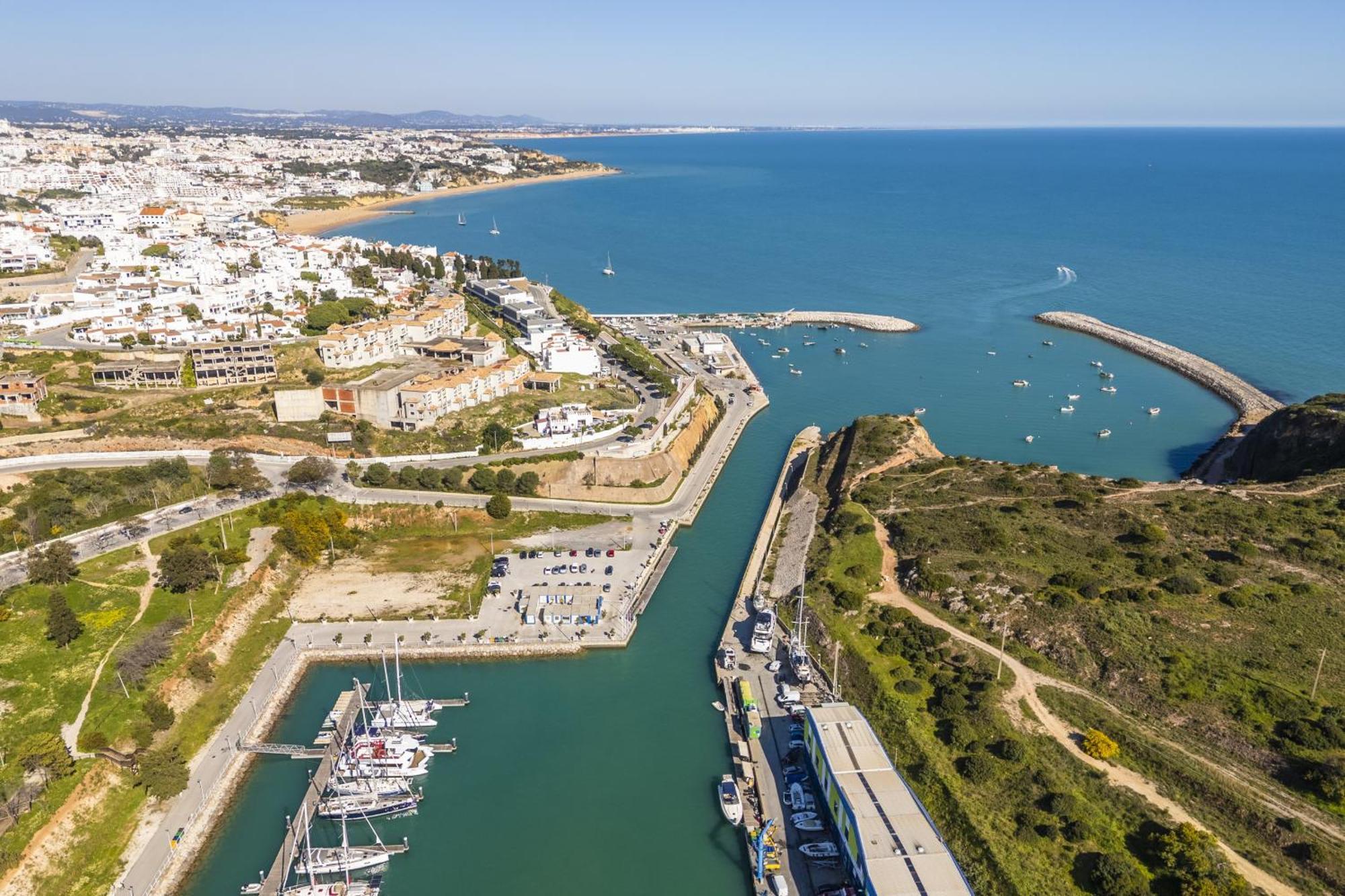 Marina Breeze With Pool - 900m From The Appartement